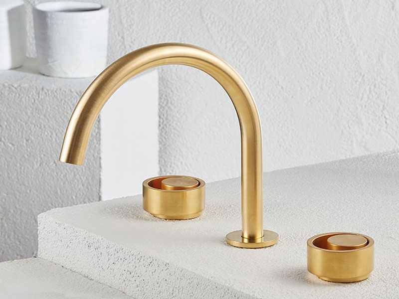 gold-faucet-bathroom-italian-design-armando-vicario-home